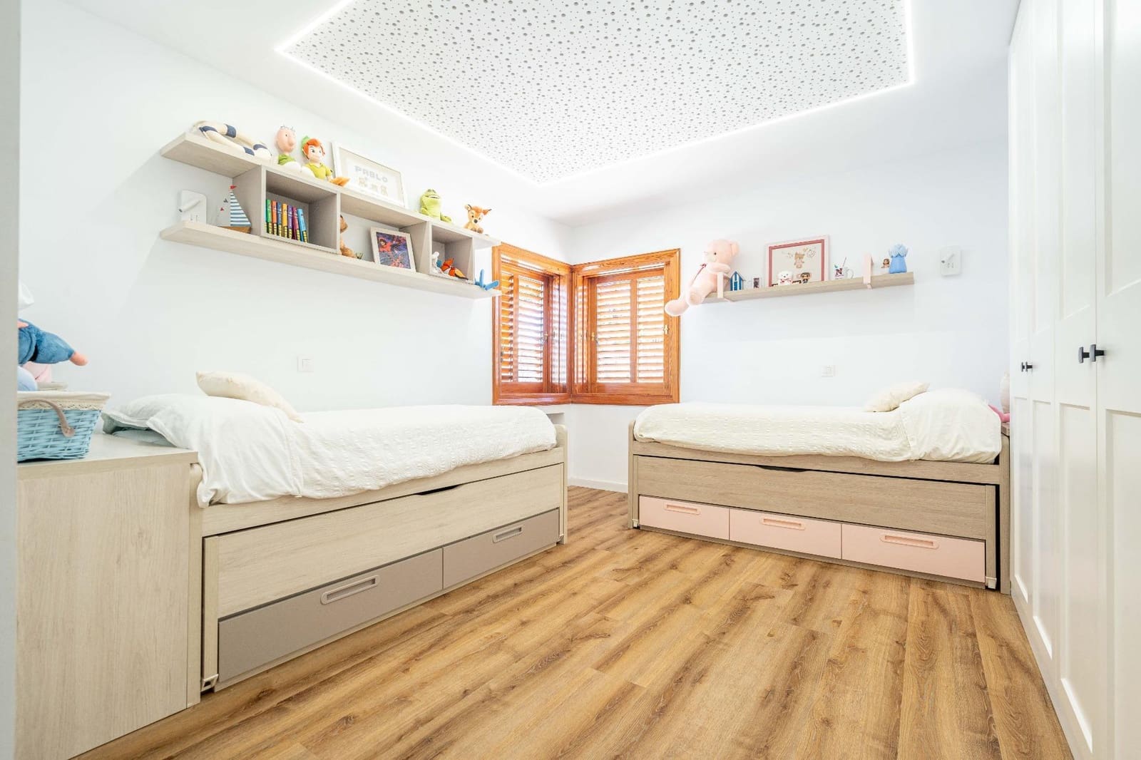 4 bedroom Villa for sale in La Canada with pool garage - € 1,060,000 (Ref: 9388089)