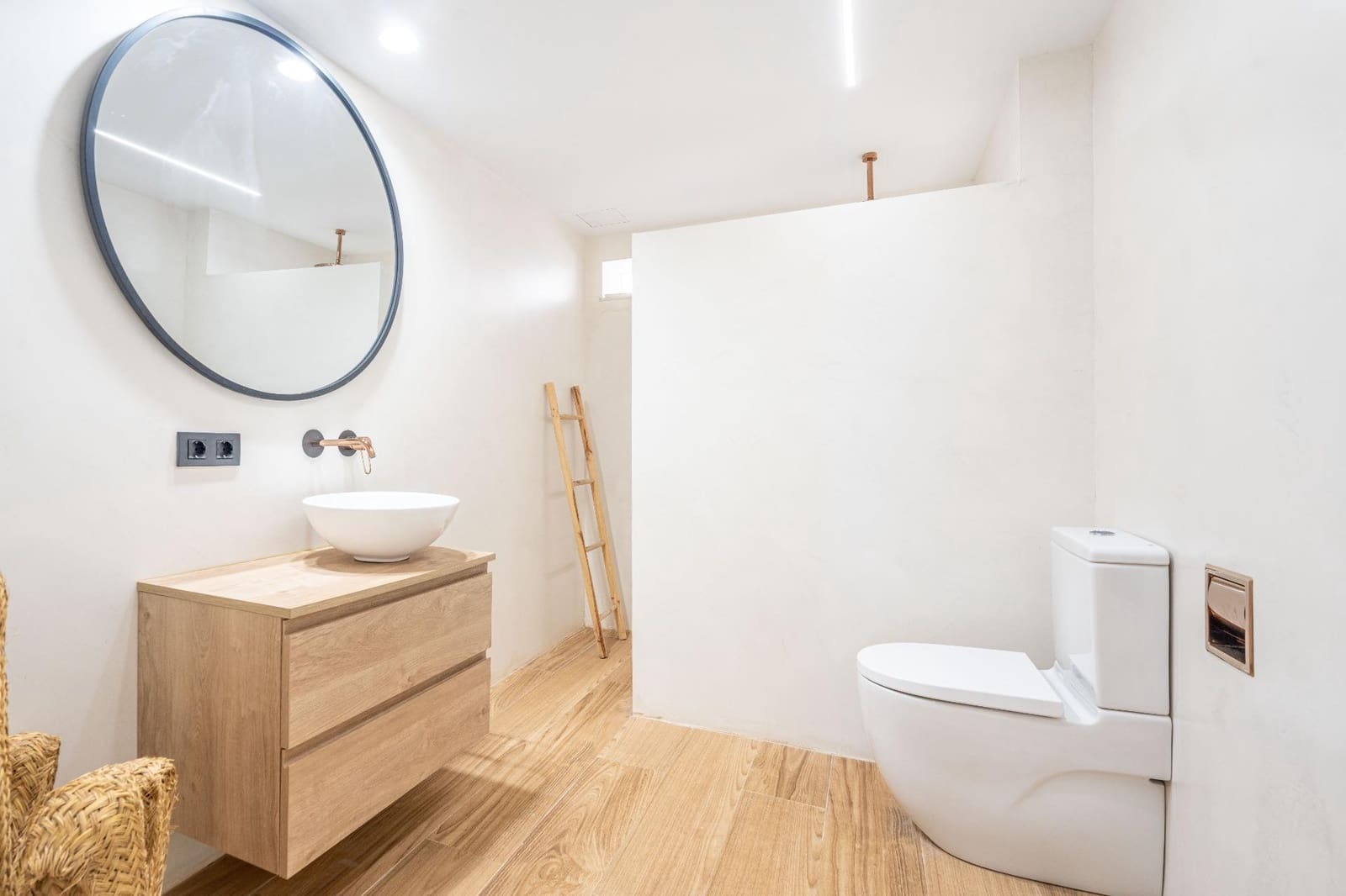 4 bedroom Villa for sale in La Canada with pool garage - € 1,060,000 (Ref: 9388089)