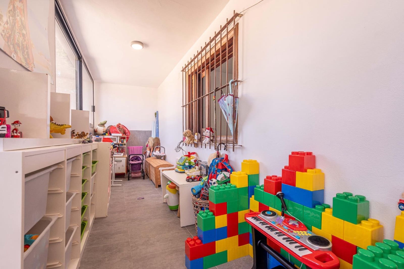 4 bedroom Villa for sale in La Canada with pool garage - € 1,060,000 (Ref: 9388089)