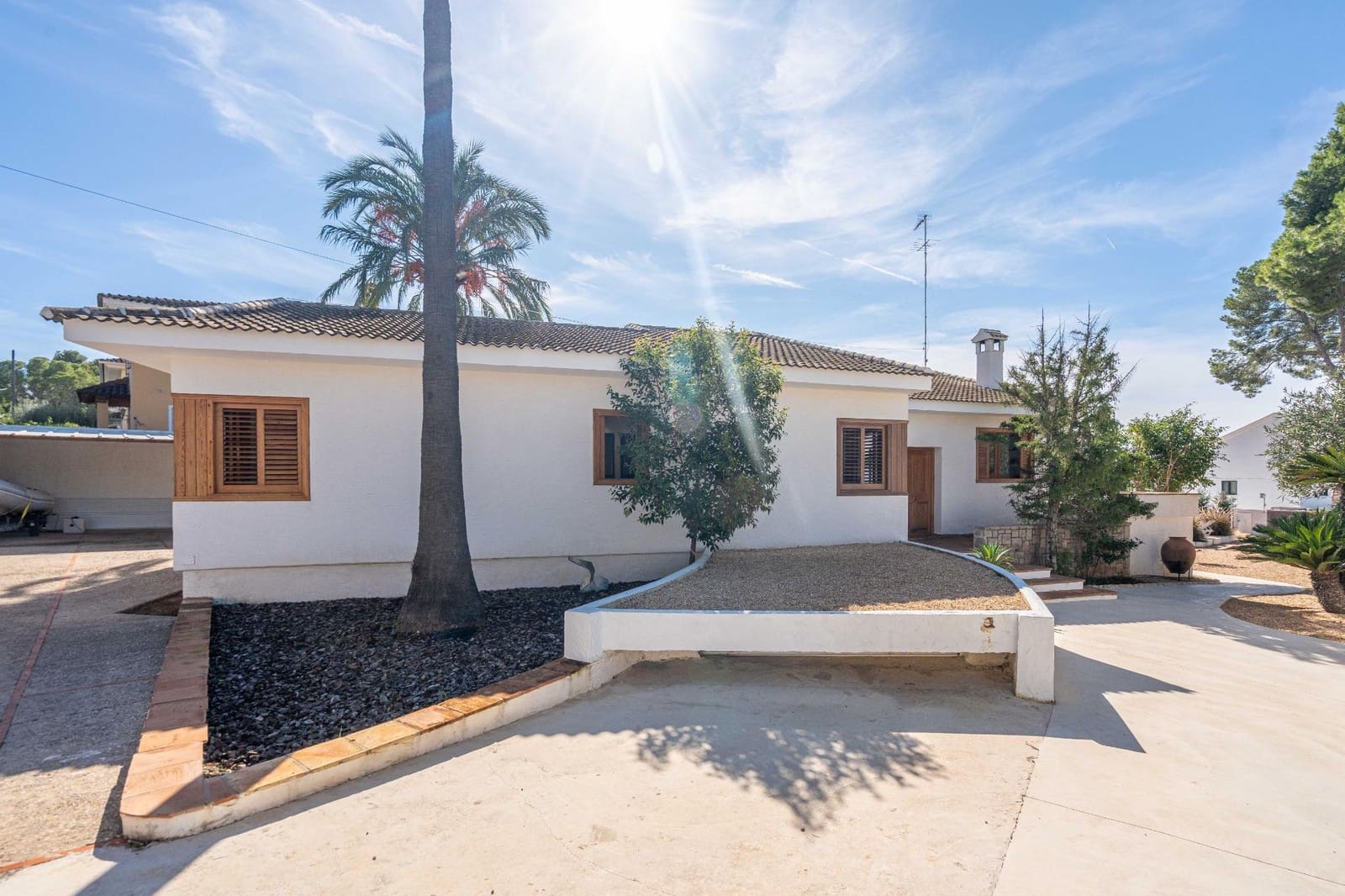 4 bedroom Villa for sale in La Canada with pool garage - € 1,060,000 (Ref: 9388089)