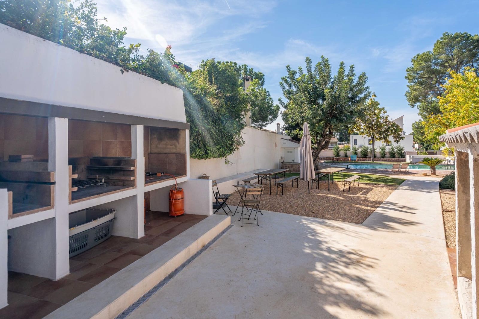 4 bedroom Villa for sale in La Canada with pool garage - € 1,060,000 (Ref: 9388089)