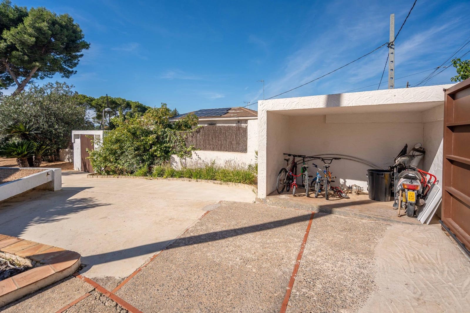 4 bedroom Villa for sale in La Canada with pool garage - € 1,060,000 (Ref: 9388089)