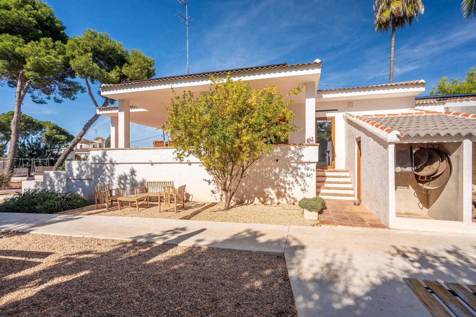 4 bedroom Villa for sale in La Canada with pool garage - € 1,060,000 (Ref: 9388089)