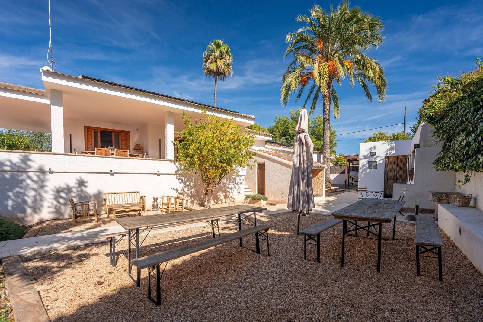 4 bedroom Villa for sale in La Canada with pool garage - € 1,060,000 (Ref: 9388089)