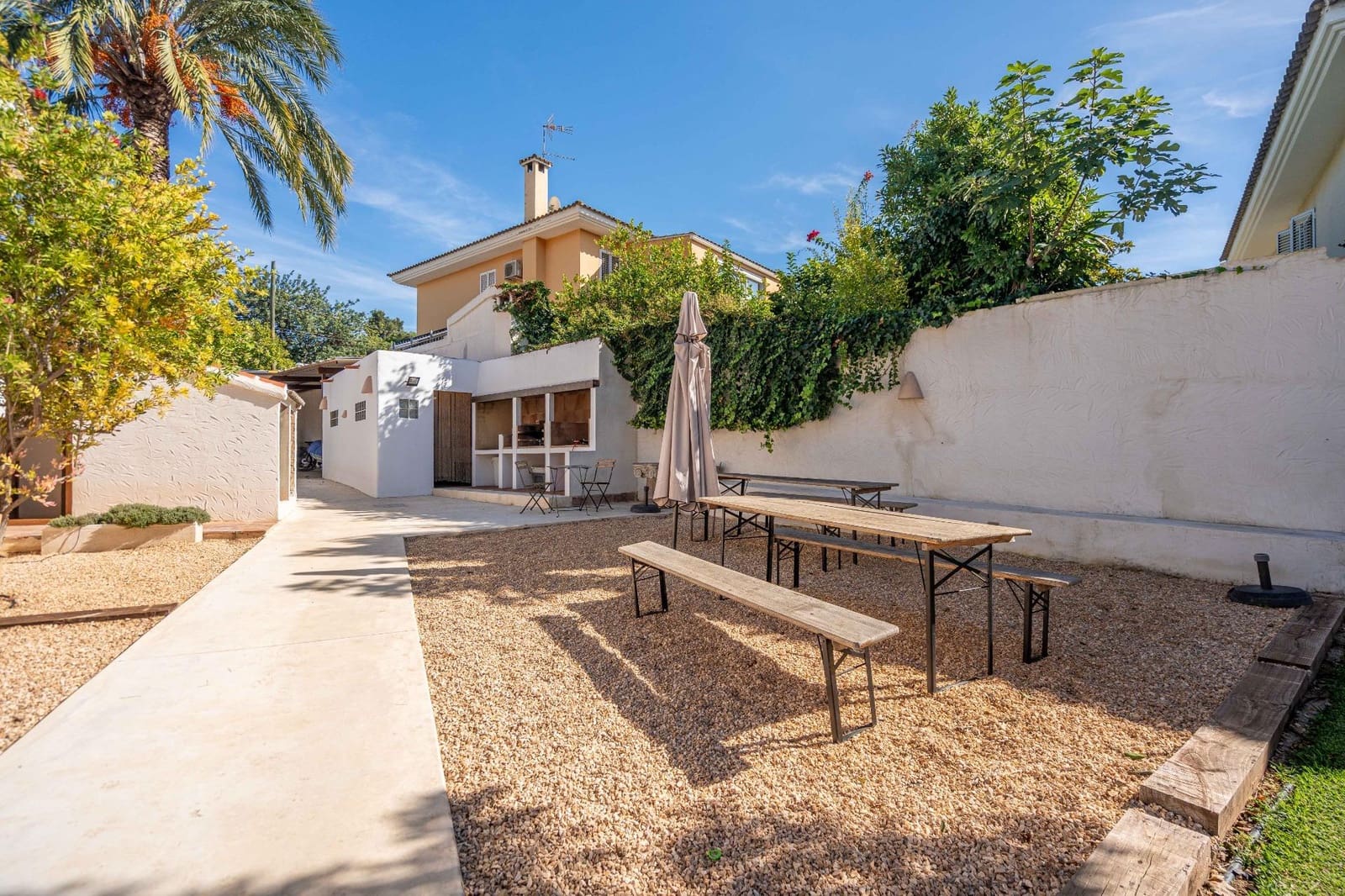 4 bedroom Villa for sale in La Canada with pool garage - € 1,060,000 (Ref: 9388089)