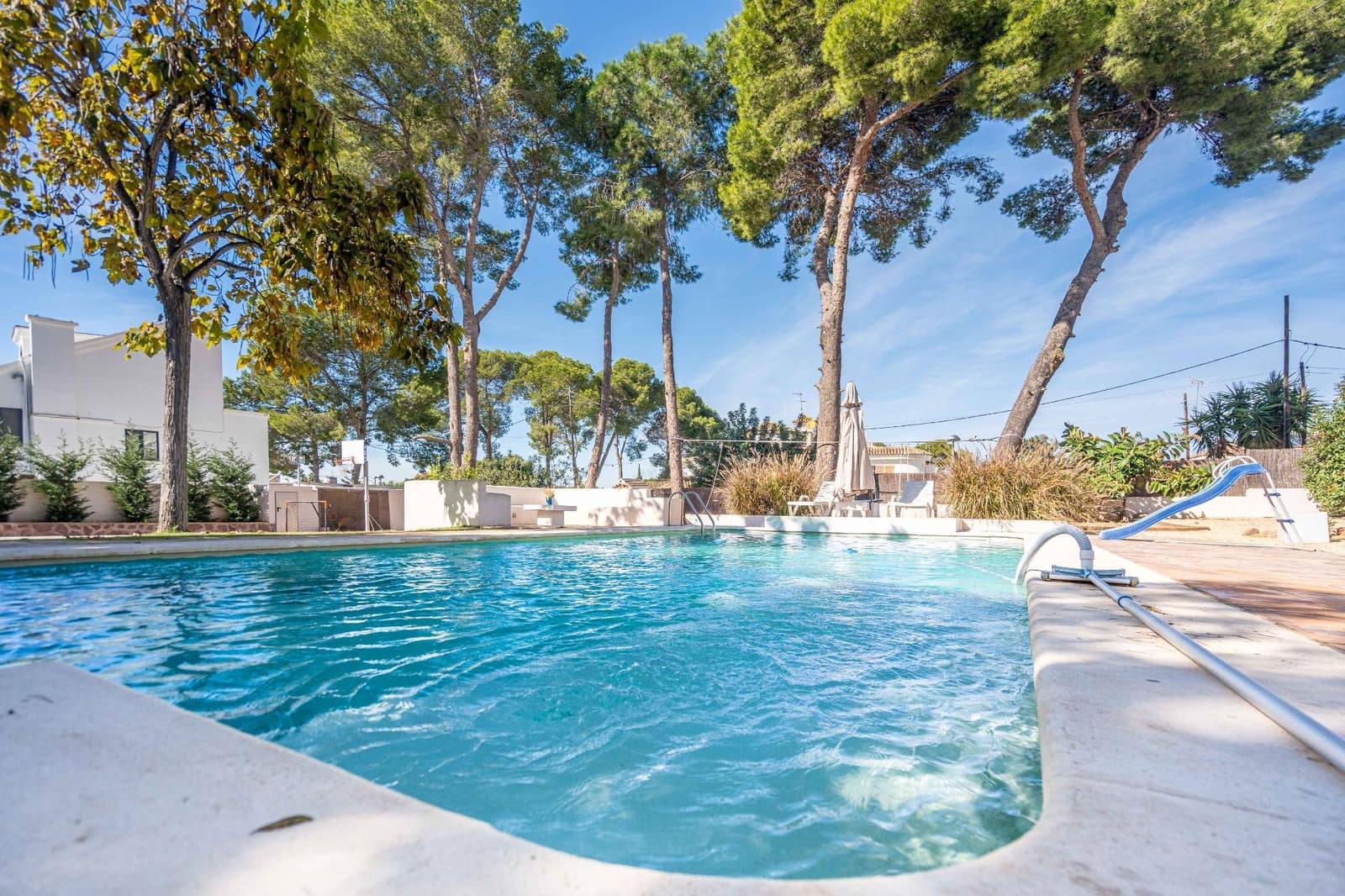 4 bedroom Villa for sale in La Canada with pool garage - € 1,060,000 (Ref: 9388089)