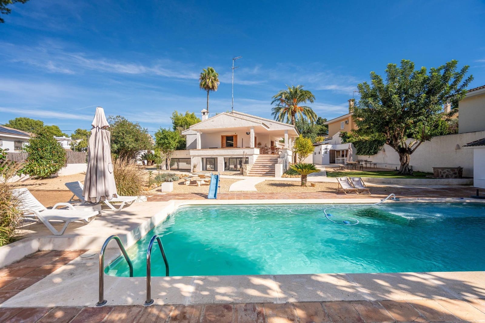 4 bedroom Villa for sale in La Canada with pool garage - € 1,060,000 (Ref: 9388089)