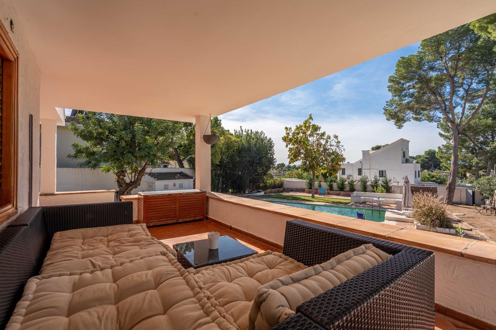 4 bedroom Villa for sale in La Canada with pool garage - € 1,060,000 (Ref: 9388089)