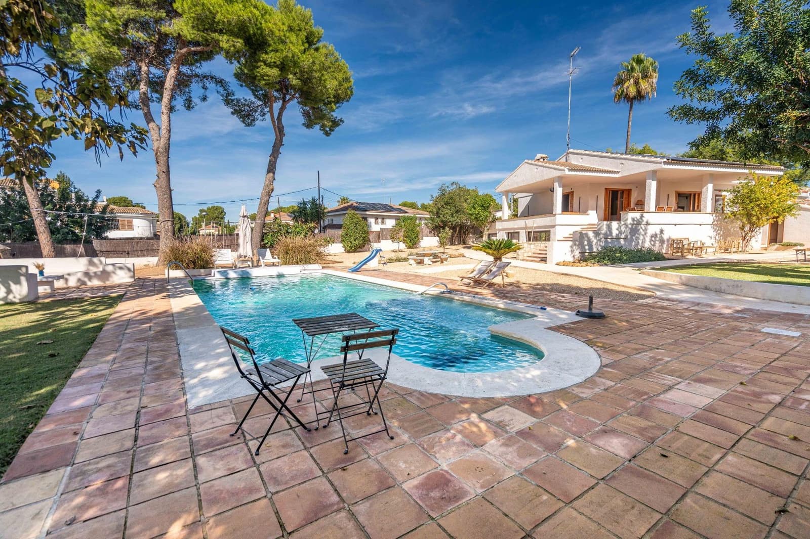 4 bedroom Villa for sale in La Canada with pool garage - € 1,060,000 (Ref: 9388089)