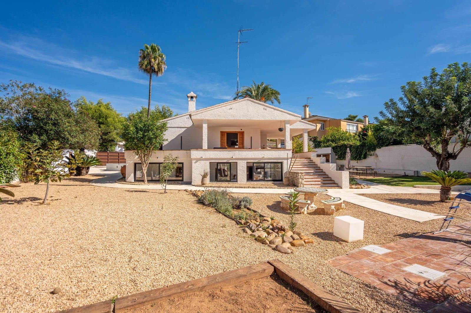 4 bedroom Villa for sale in La Canada with pool garage - € 1,060,000 (Ref: 9388089)