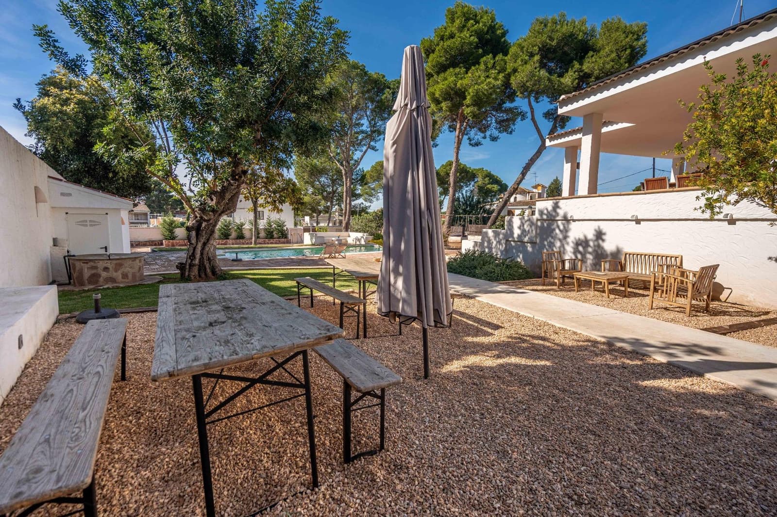 4 bedroom Villa for sale in La Canada with pool garage - € 1,060,000 (Ref: 9388089)