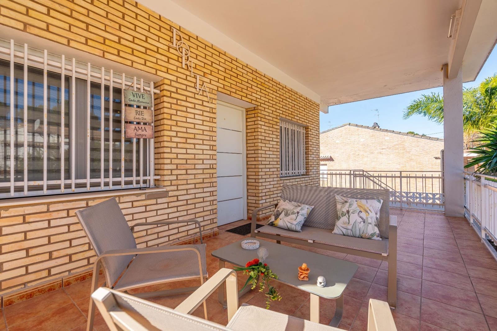 5 makuuhuone Huvila myytävänä paikassa La Canada mukana uima-altaan - 460 000 € (Ref: 9427411)