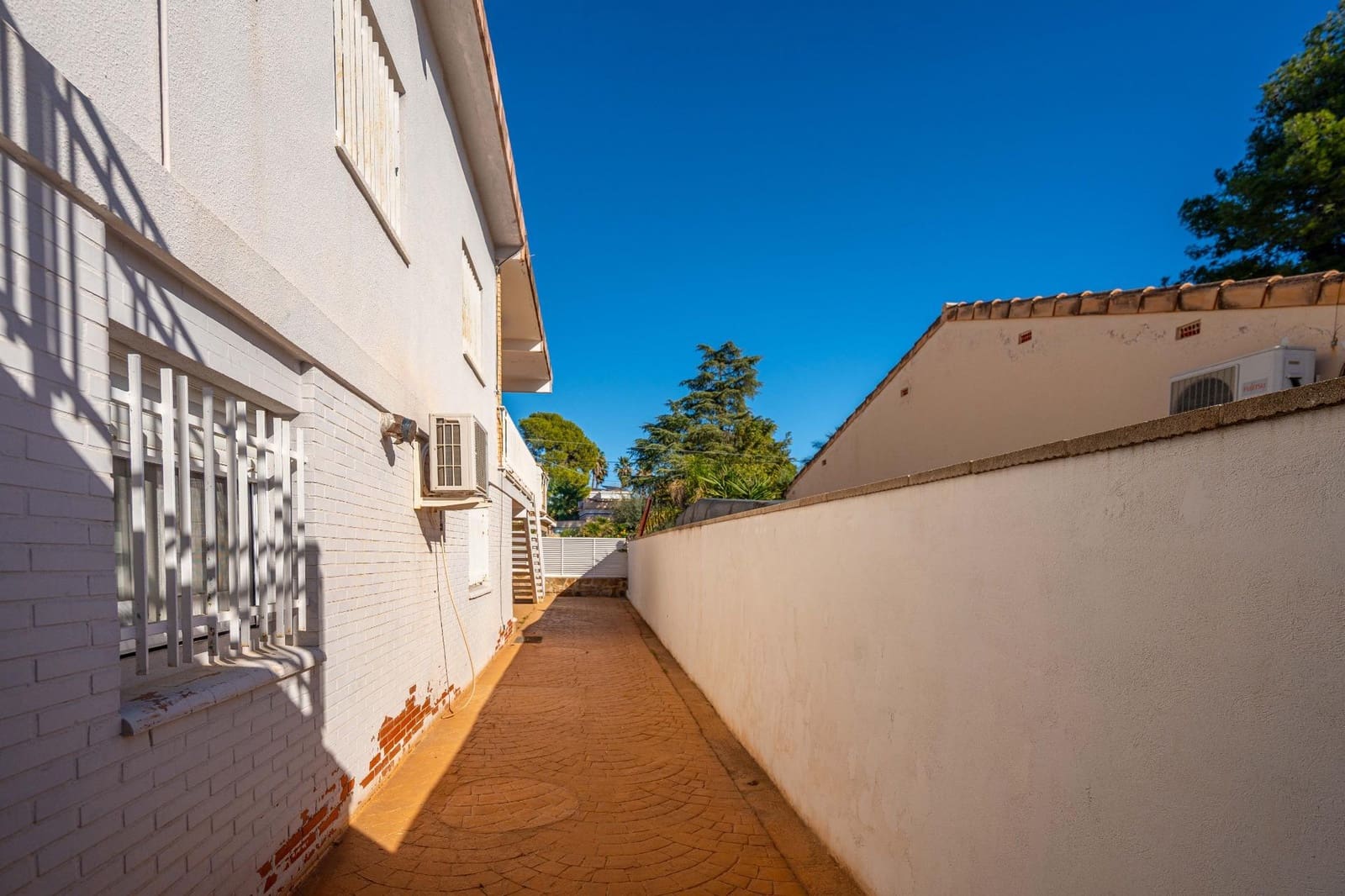 5 makuuhuone Huvila myytävänä paikassa La Canada mukana uima-altaan - 460 000 € (Ref: 9427411)