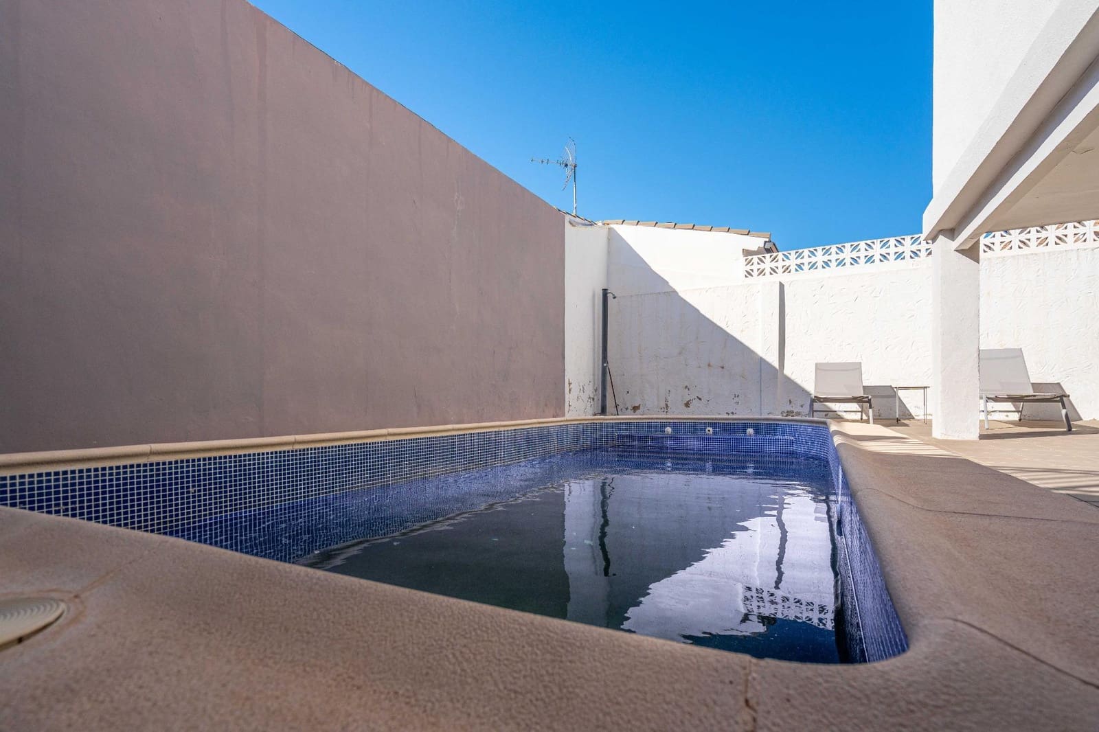 5 makuuhuone Huvila myytävänä paikassa La Canada mukana uima-altaan - 460 000 € (Ref: 9427411)