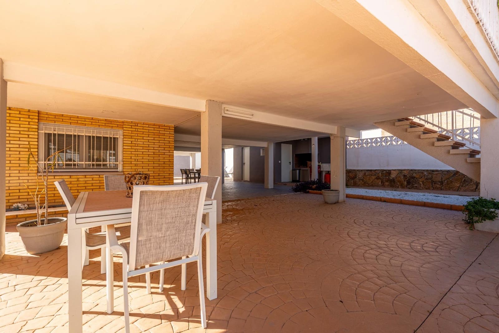 5 makuuhuone Huvila myytävänä paikassa La Canada mukana uima-altaan - 460 000 € (Ref: 9427411)