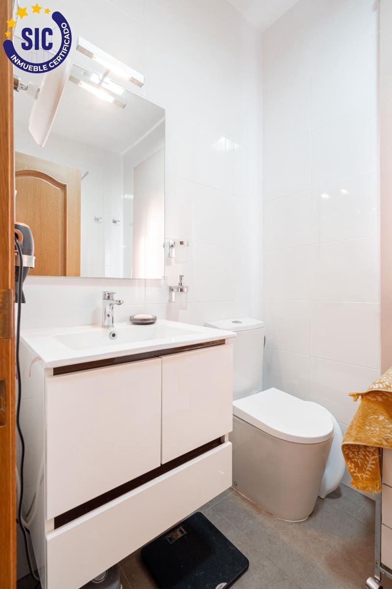 5 bedroom Villa for sale in La Canada with pool - € 460,000 (Ref: 9427411)