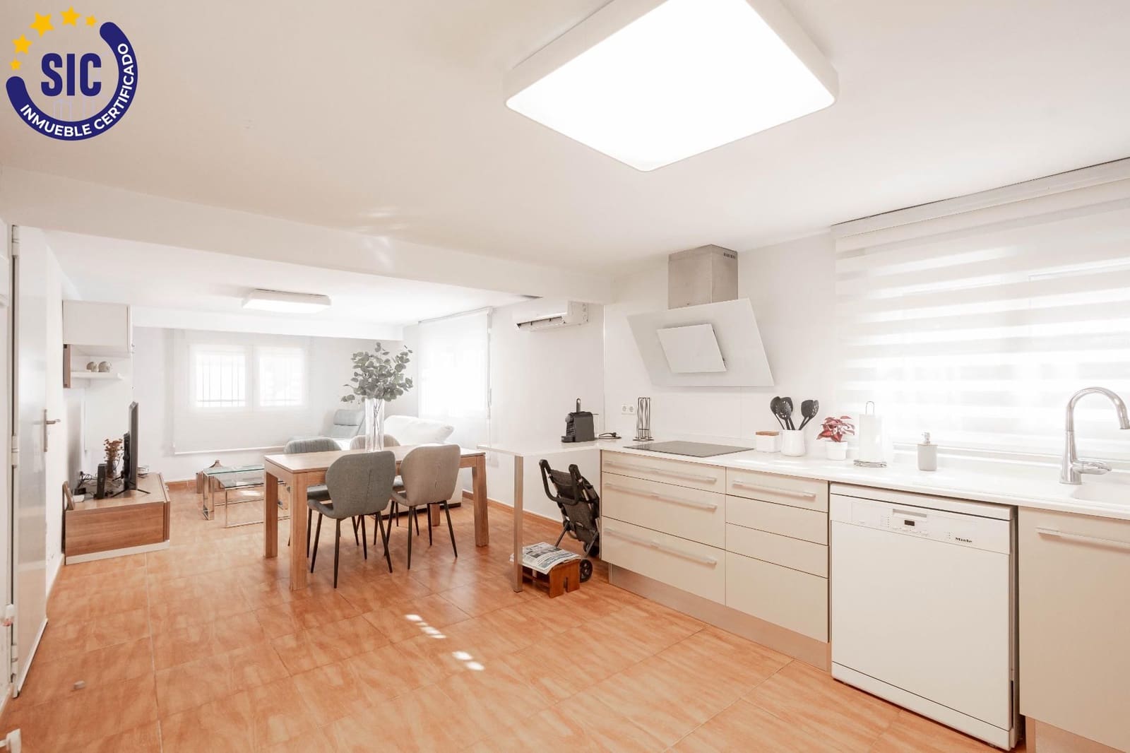 5 bedroom Villa for sale in La Canada with pool - € 460,000 (Ref: 9427411)