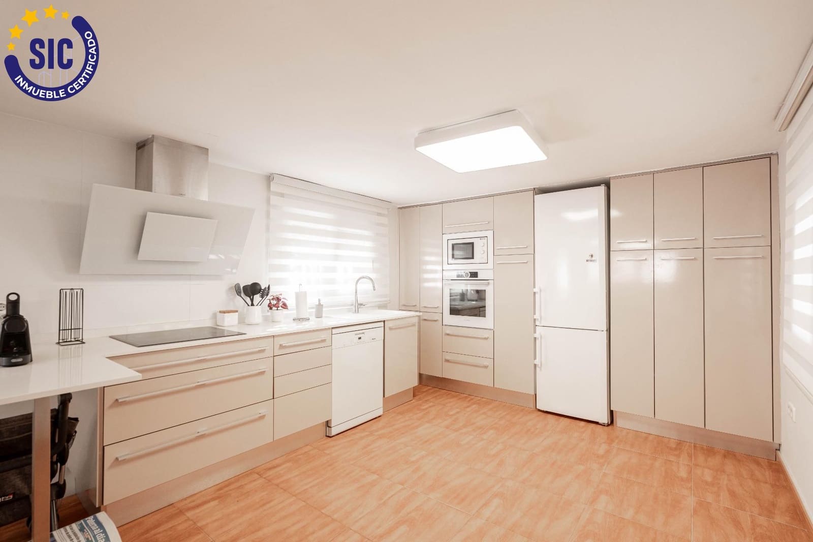 5 bedroom Villa for sale in La Canada with pool - € 460,000 (Ref: 9427411)