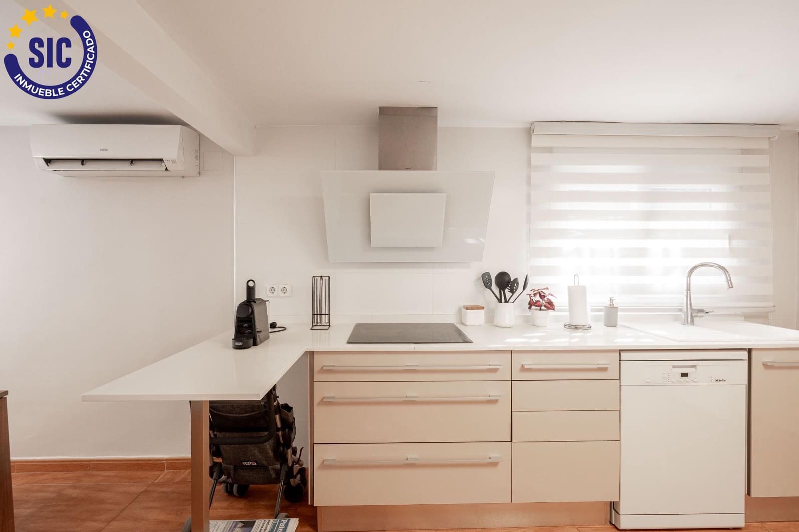 5 bedroom Villa for sale in La Canada with pool - € 460,000 (Ref: 9427411)