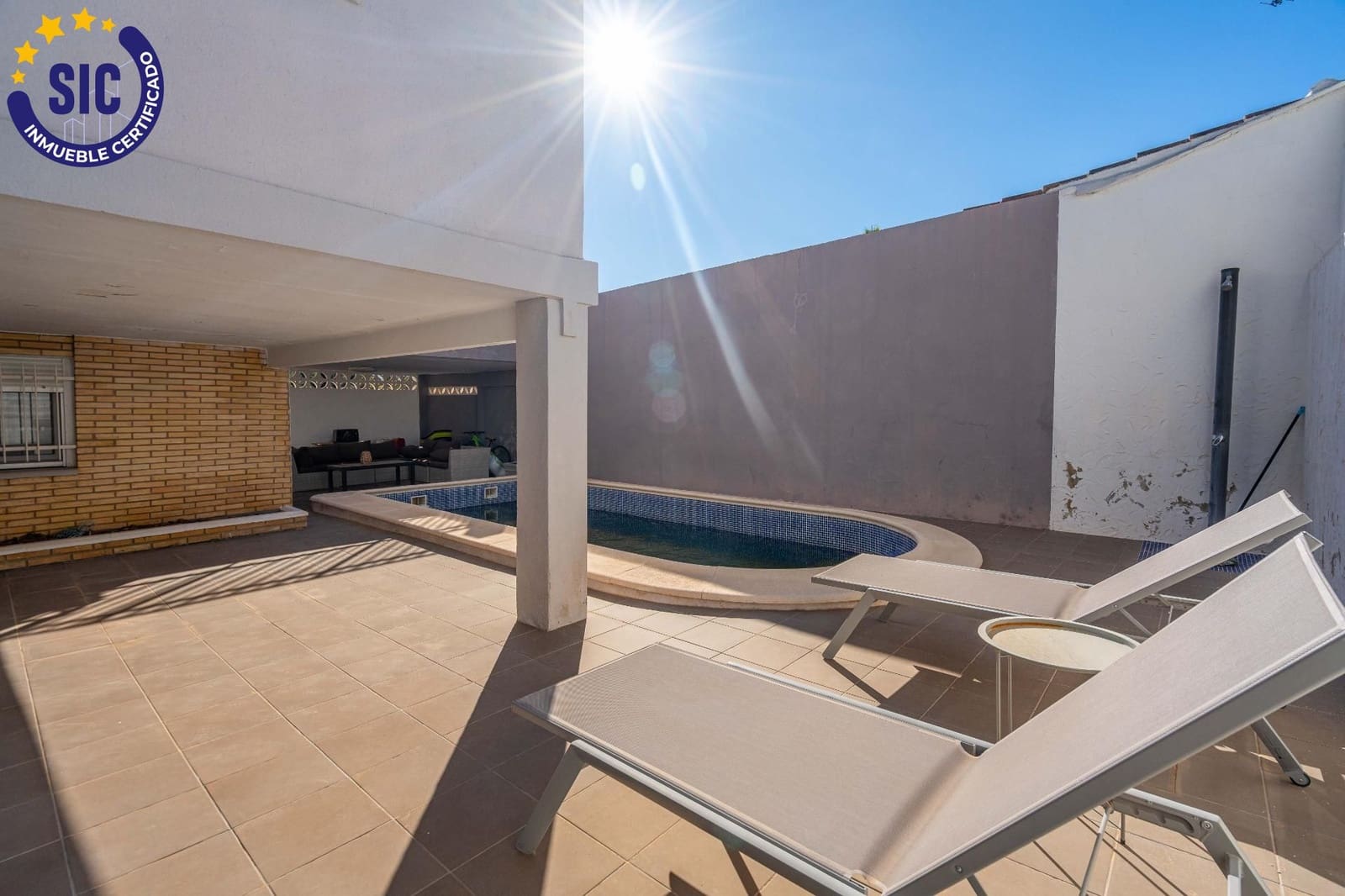 5 bedroom Villa for sale in La Canada with pool - € 460,000 (Ref: 9427411)