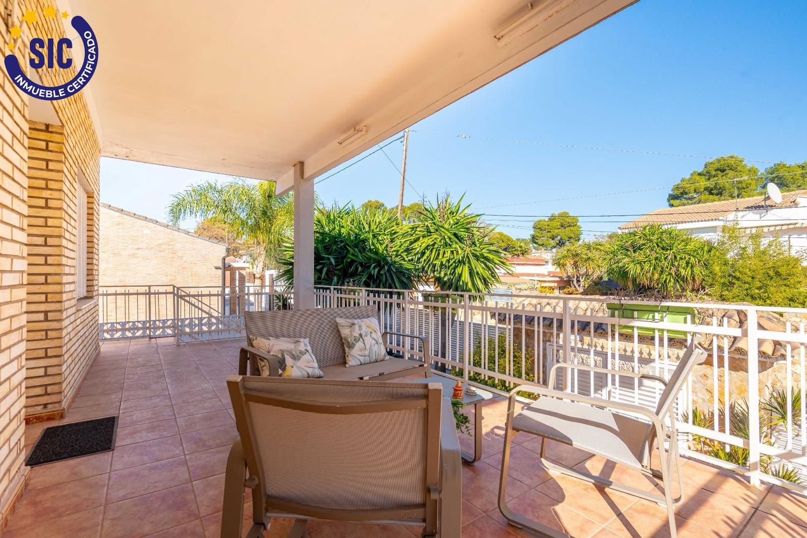 5 bedroom Villa for sale in La Canada with pool - € 460,000 (Ref: 9427411)