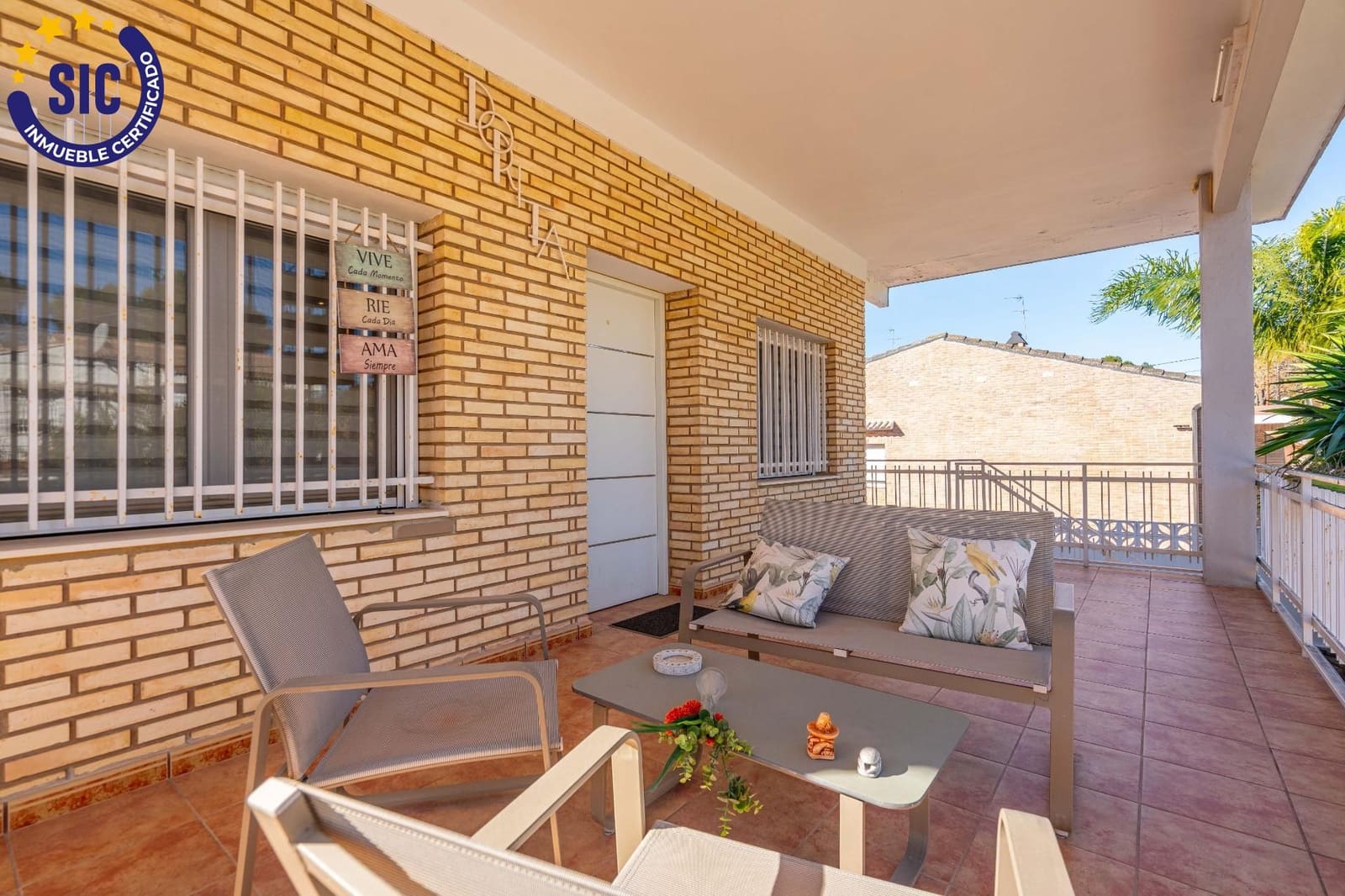 5 bedroom Villa for sale in La Canada with pool - € 460,000 (Ref: 9427411)