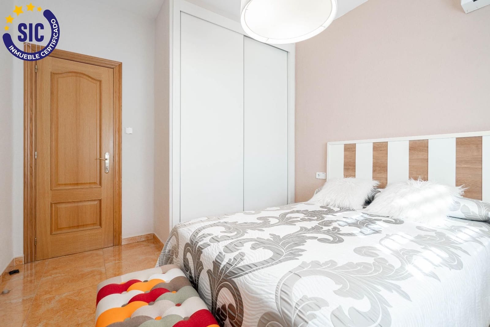 5 bedroom Villa for sale in La Canada with pool - € 460,000 (Ref: 9427411)