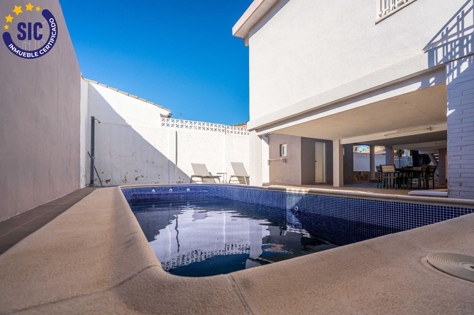 5 bedroom Villa for sale in La Canada with pool - € 460,000 (Ref: 9427411)