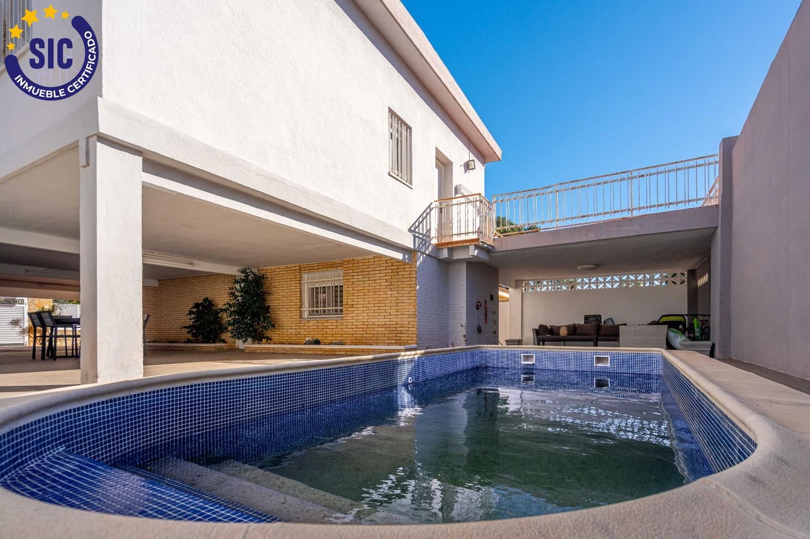 5 bedroom Villa for sale in La Canada with pool - € 460,000 (Ref: 9427411)