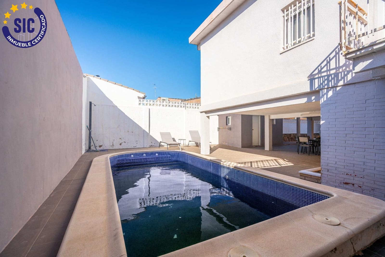 5 bedroom Villa for sale in La Canada with pool - € 460,000 (Ref: 9427411)