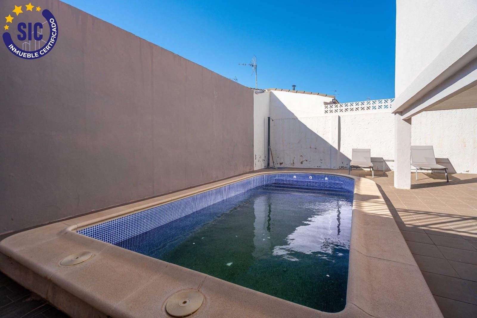 5 bedroom Villa for sale in La Canada with pool - € 460,000 (Ref: 9427411)