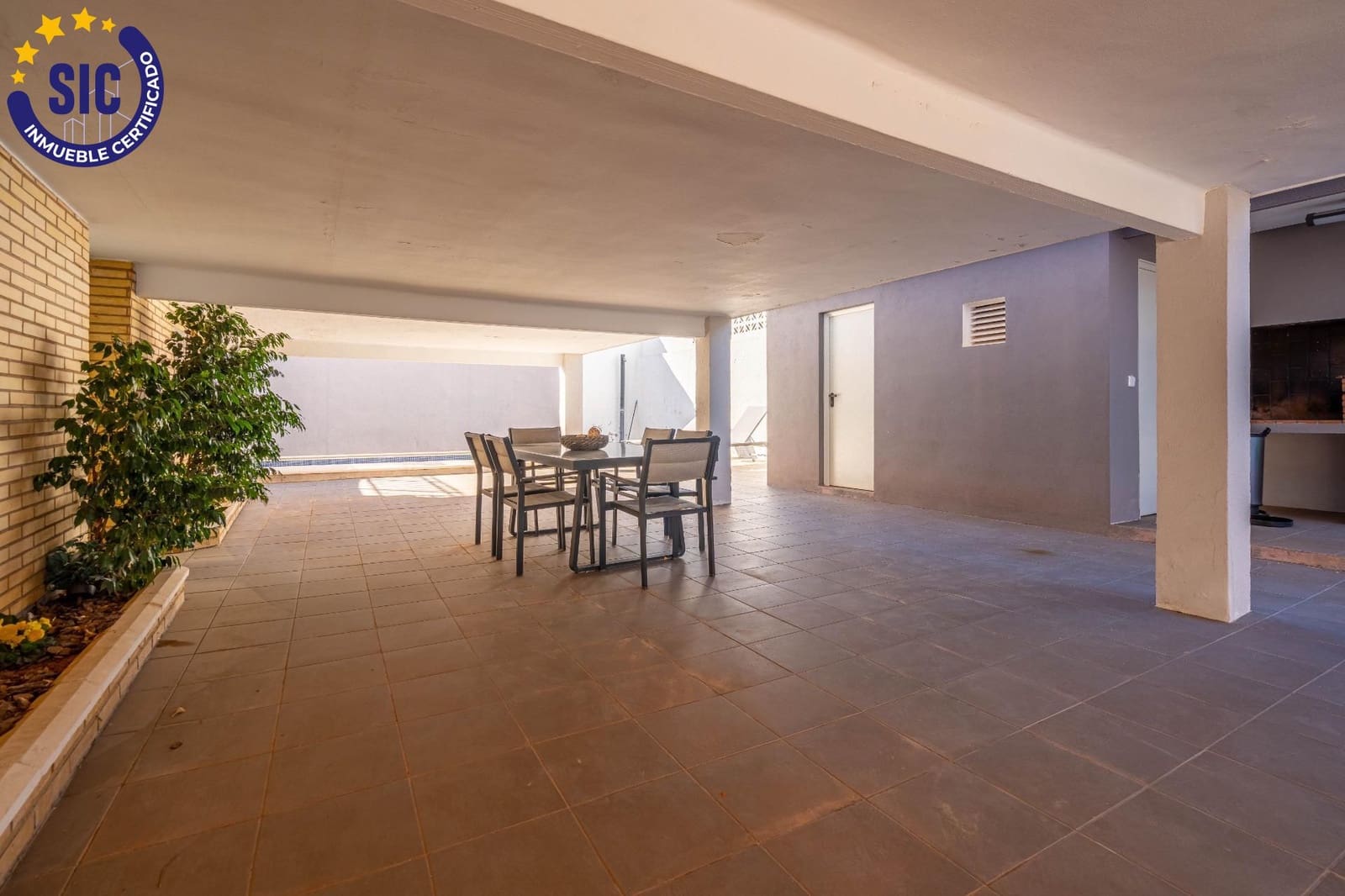 5 bedroom Villa for sale in La Canada with pool - € 460,000 (Ref: 9427411)