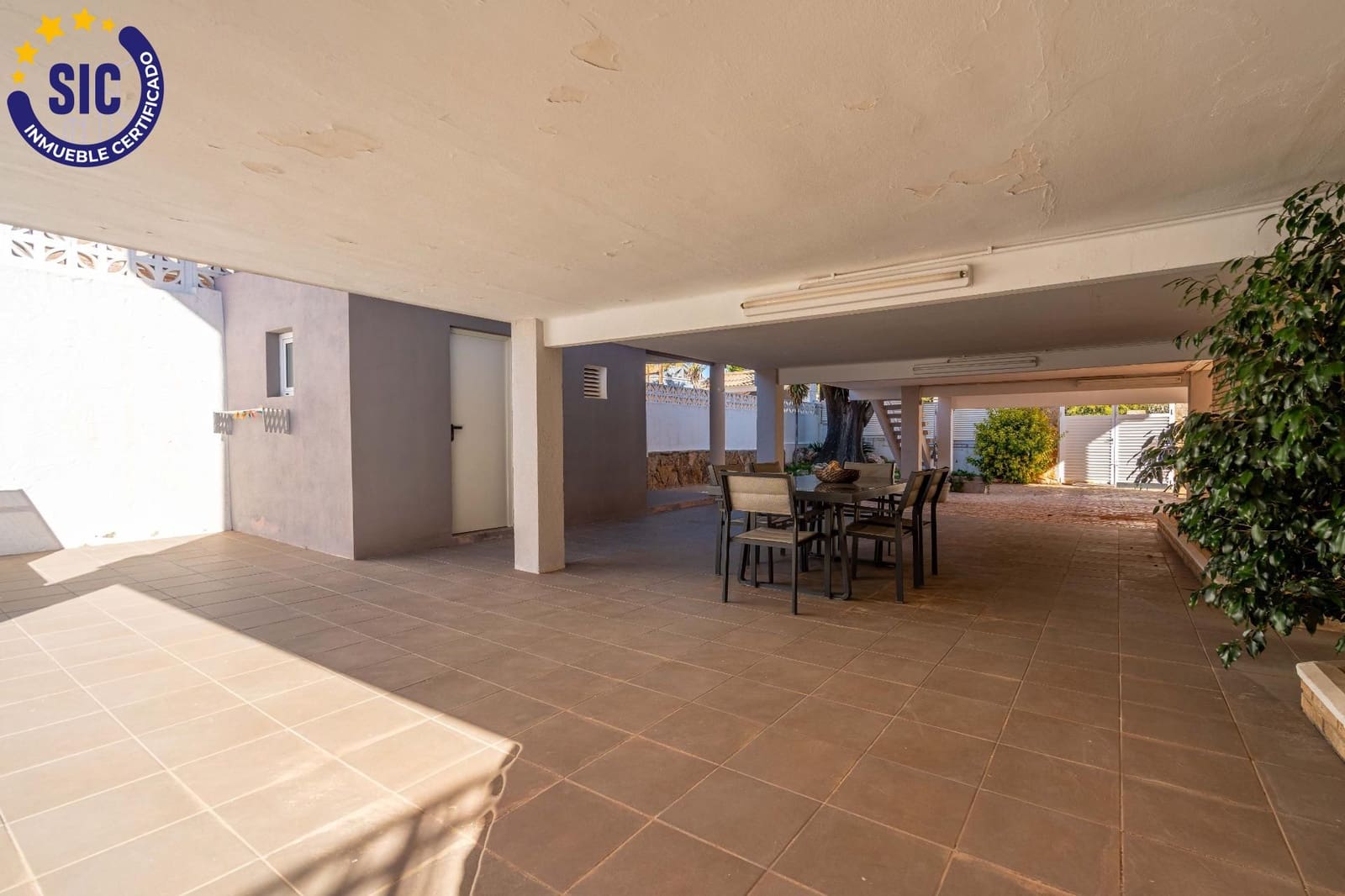 5 bedroom Villa for sale in La Canada with pool - € 460,000 (Ref: 9427411)