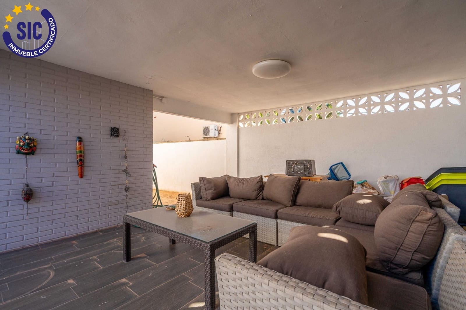 5 bedroom Villa for sale in La Canada with pool - € 460,000 (Ref: 9427411)