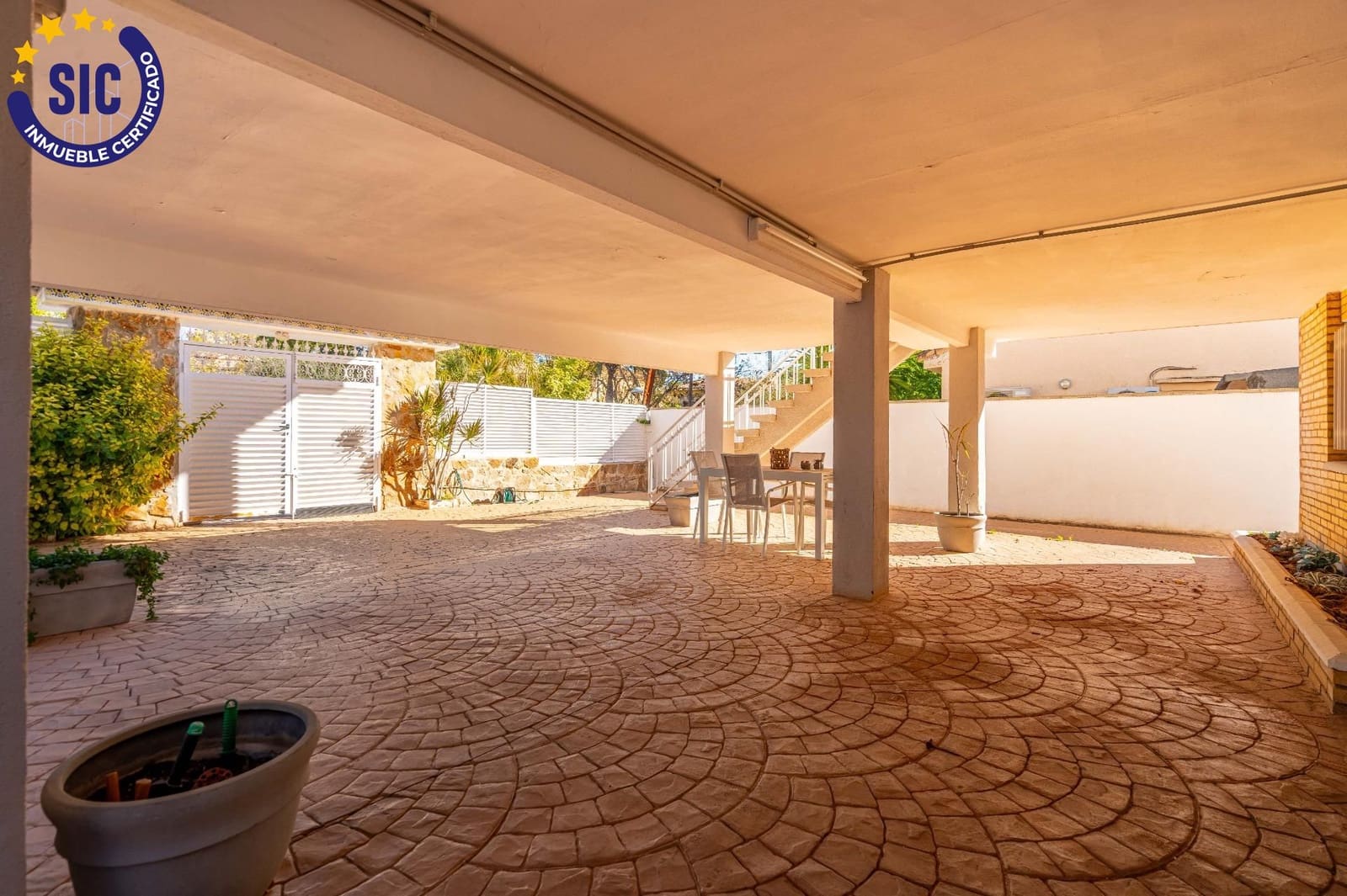 5 bedroom Villa for sale in La Canada with pool - € 460,000 (Ref: 9427411)