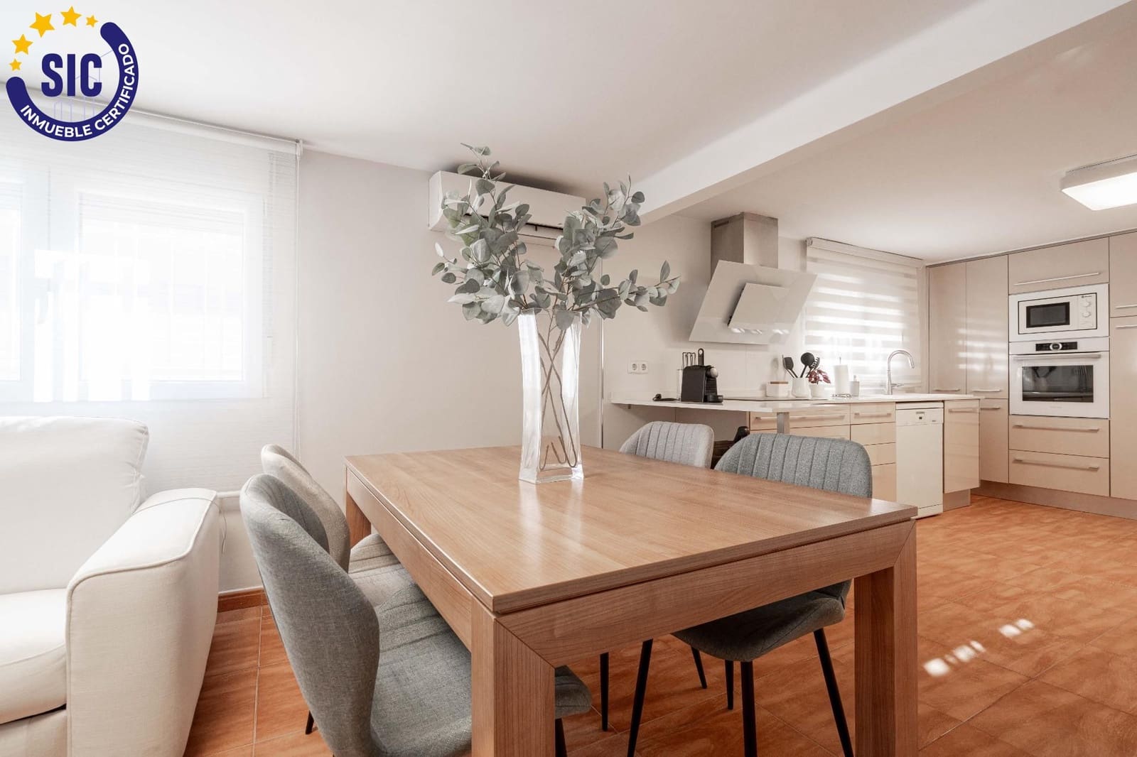 5 bedroom Villa for sale in La Canada with pool - € 460,000 (Ref: 9427411)