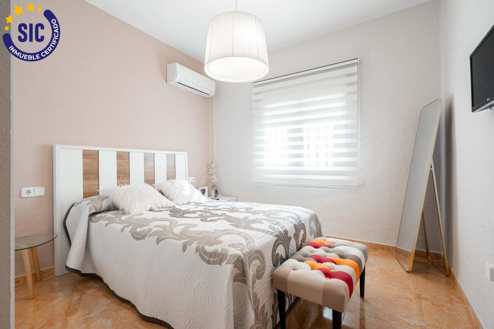 5 bedroom Villa for sale in La Canada with pool - € 460,000 (Ref: 9427411)