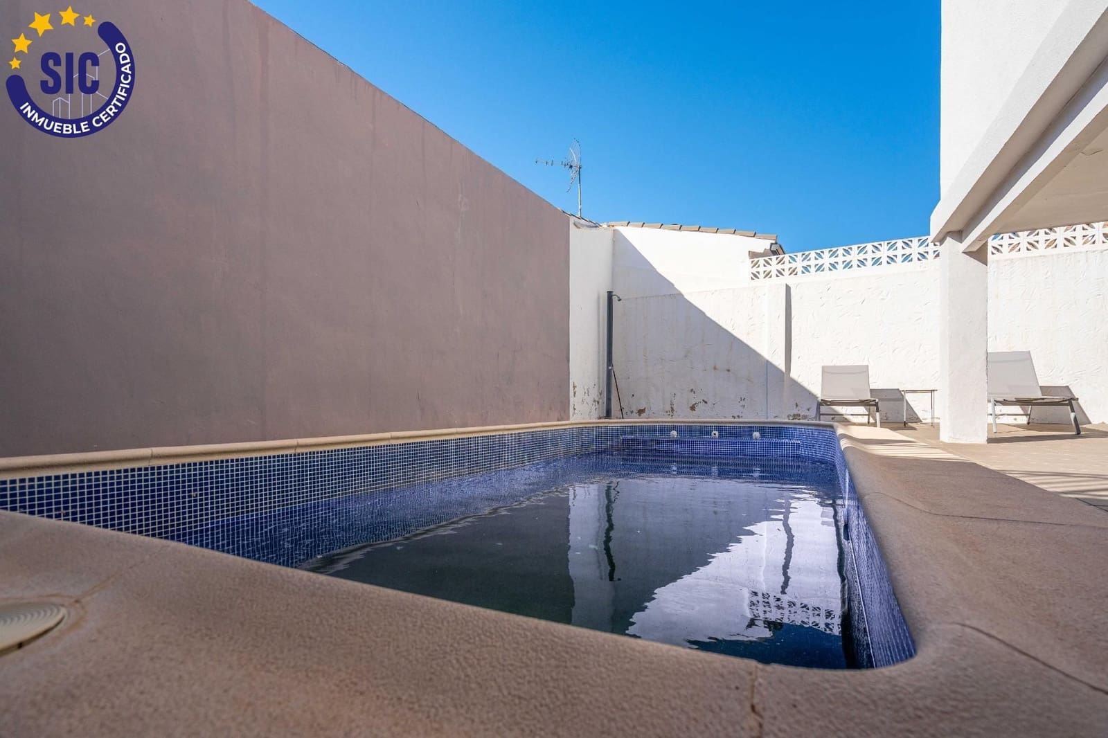 5 bedroom Villa for sale in La Canada with pool - € 460,000 (Ref: 9427411)