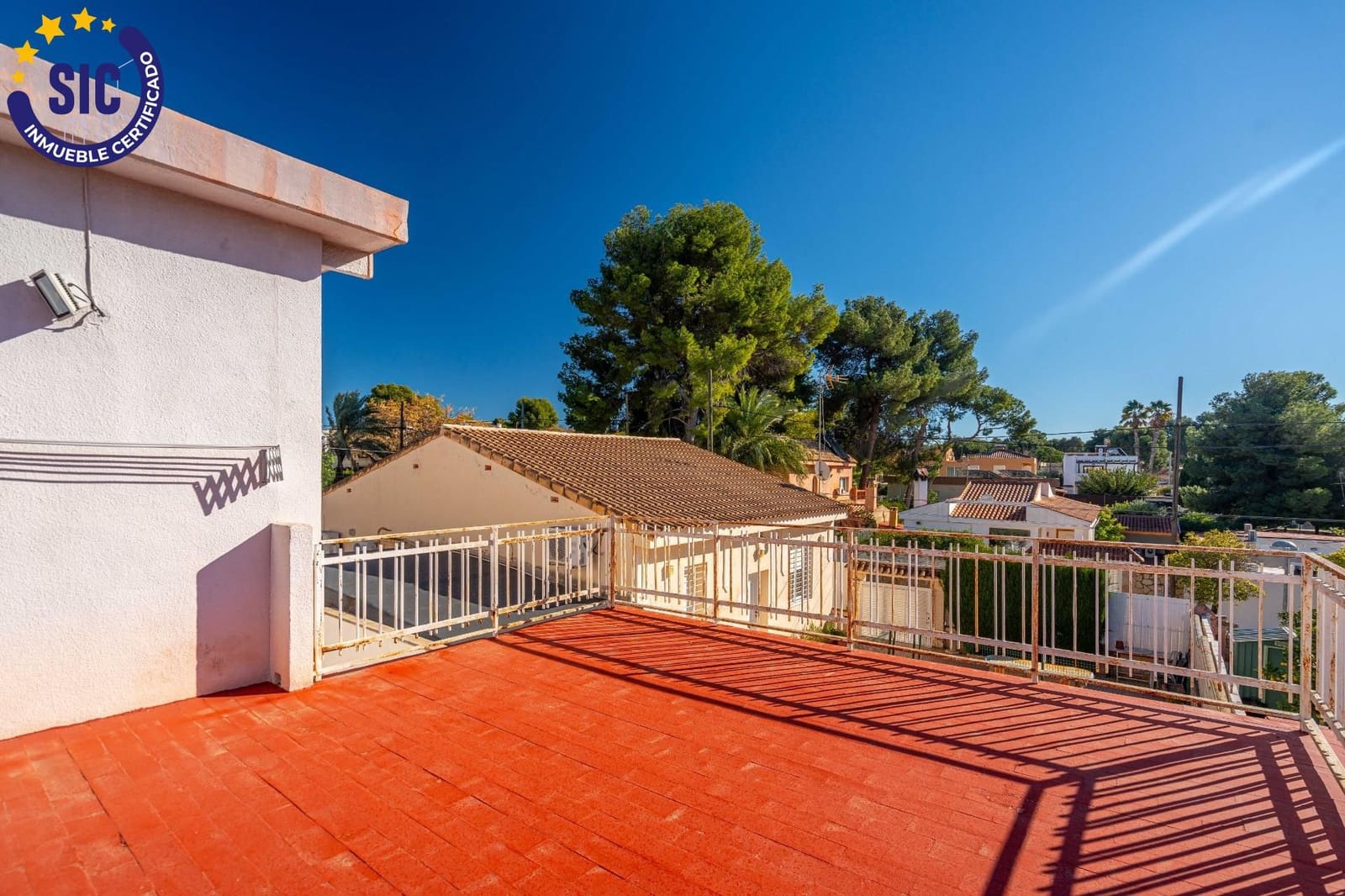 5 bedroom Villa for sale in La Canada with pool - € 460,000 (Ref: 9427411)