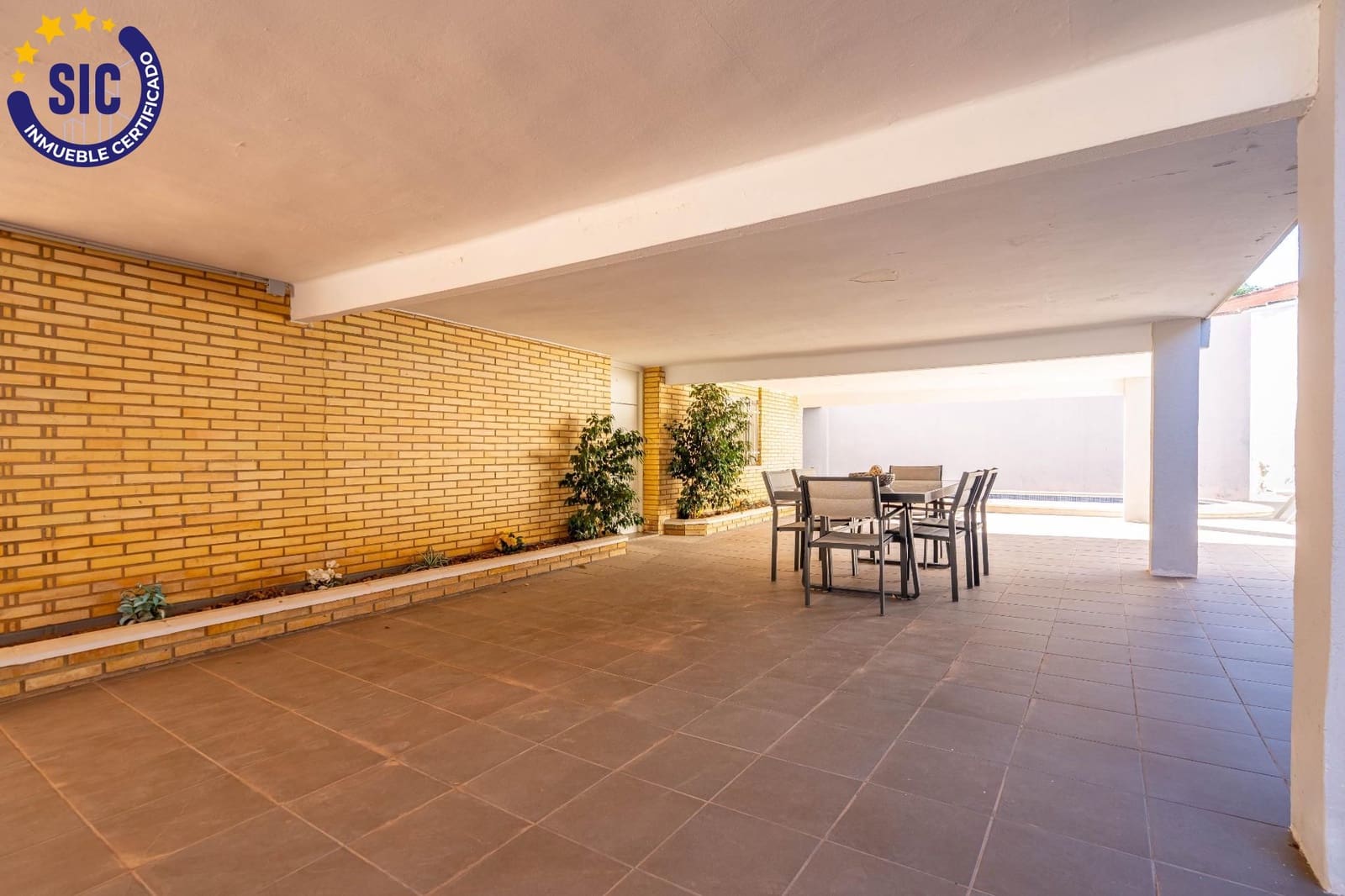 5 bedroom Villa for sale in La Canada with pool - € 460,000 (Ref: 9427411)