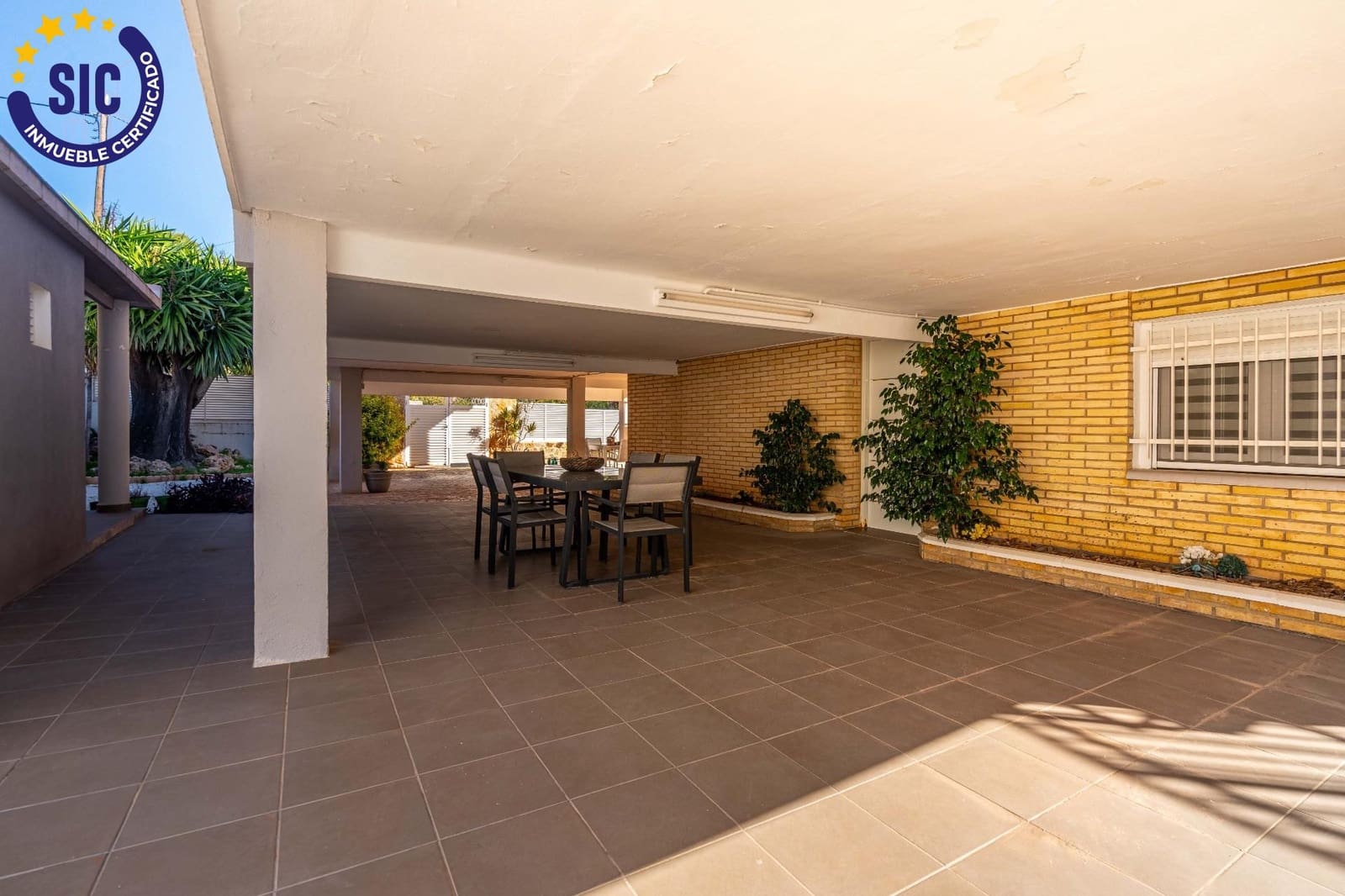 5 bedroom Villa for sale in La Canada with pool - € 460,000 (Ref: 9427411)