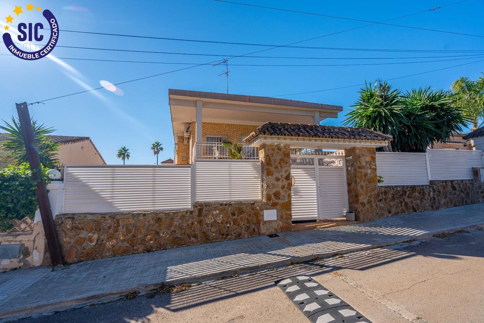 5 bedroom Villa for sale in La Canada with pool - € 460,000 (Ref: 9427411)