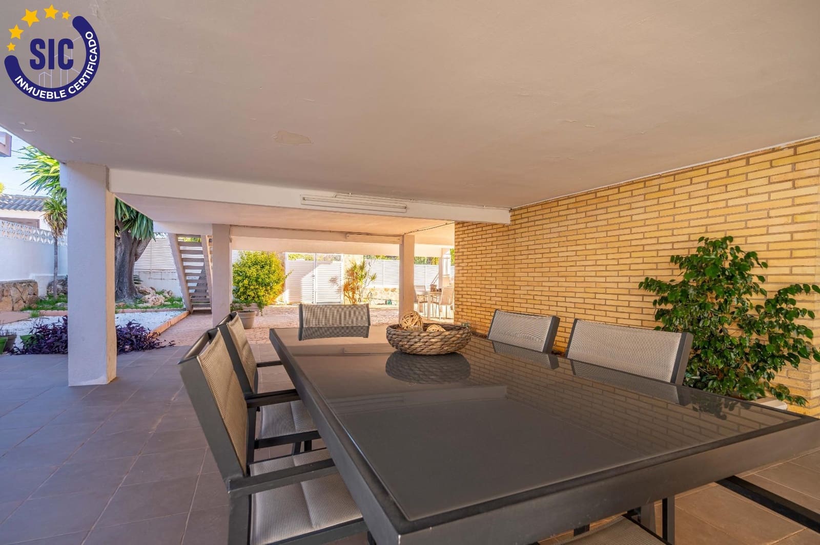 5 bedroom Villa for sale in La Canada with pool - € 460,000 (Ref: 9427411)