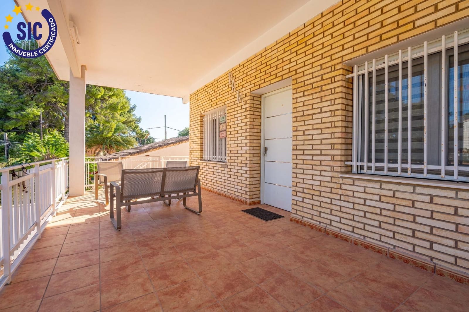 5 bedroom Villa for sale in La Canada with pool - € 460,000 (Ref: 9427411)