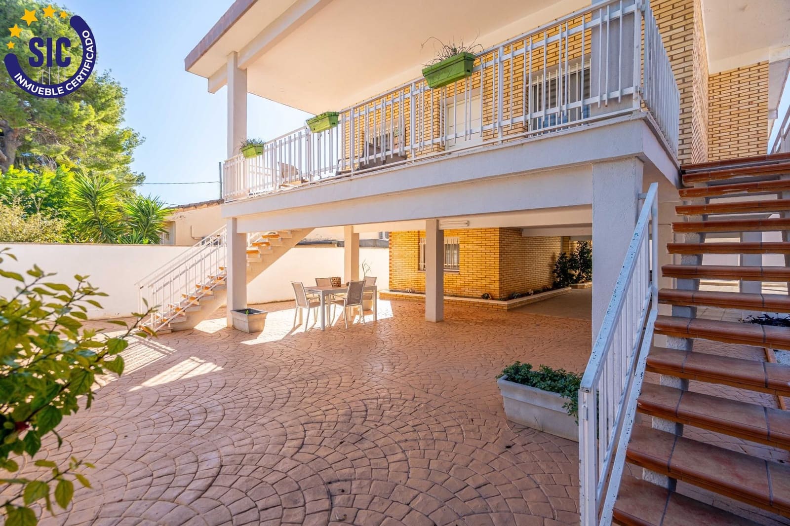 5 bedroom Villa for sale in La Canada with pool - € 460,000 (Ref: 9427411)