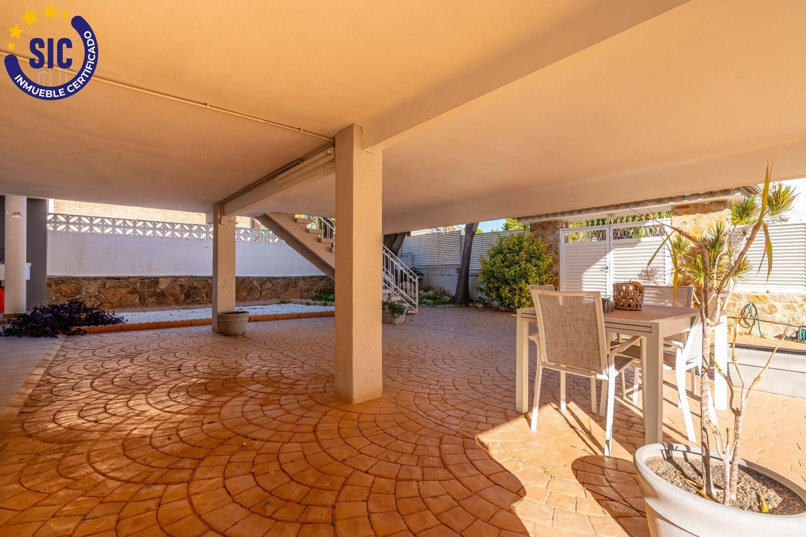 5 bedroom Villa for sale in La Canada with pool - € 460,000 (Ref: 9427411)