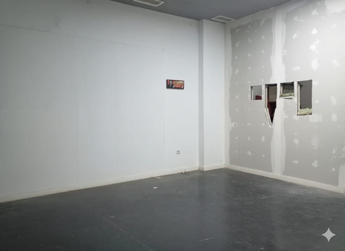 Kommersiell til salgs i Valencia by - € 110 000 (Ref: 9435185)