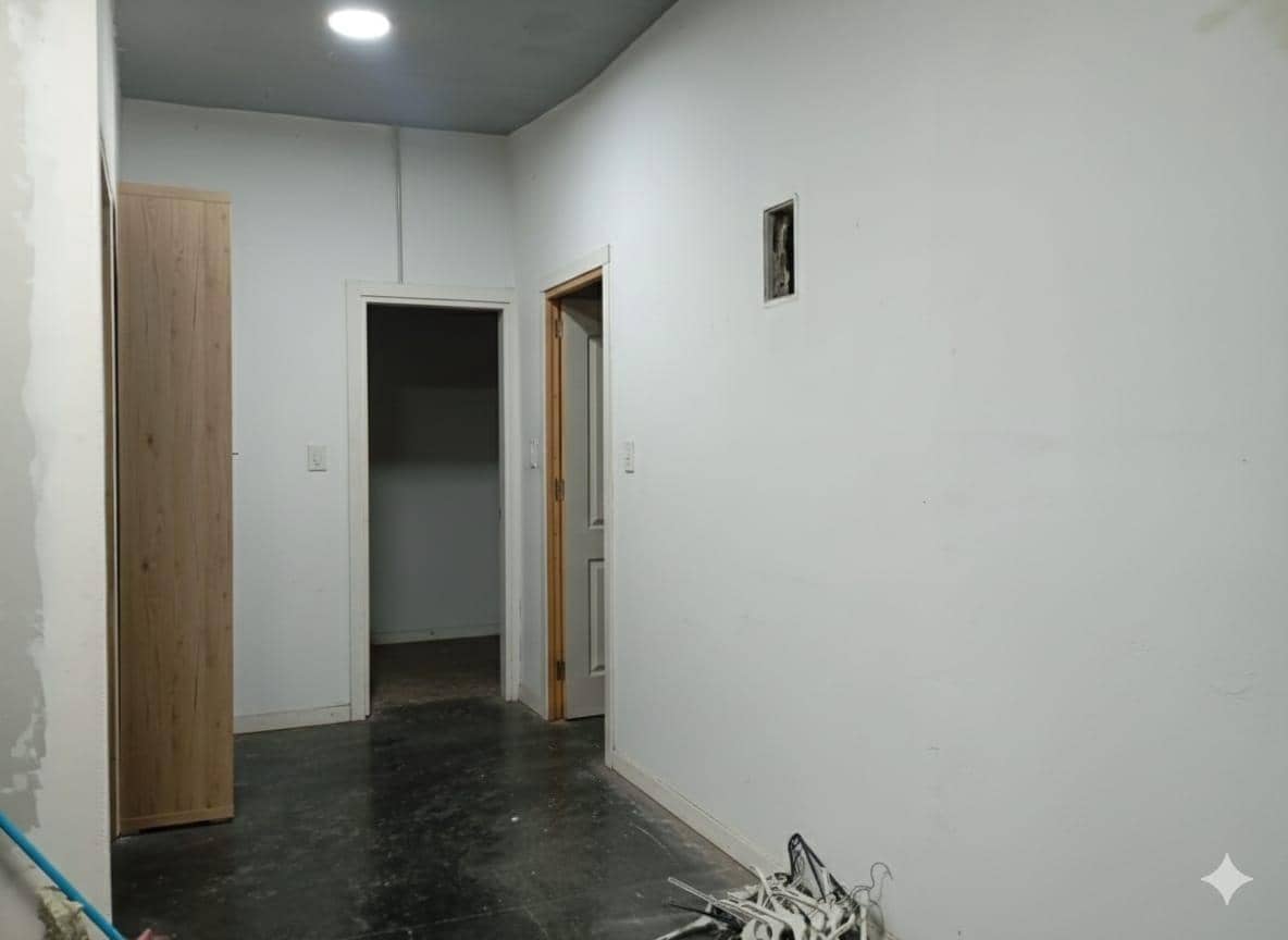 Kommersiell til salgs i Valencia by - € 110 000 (Ref: 9435185)