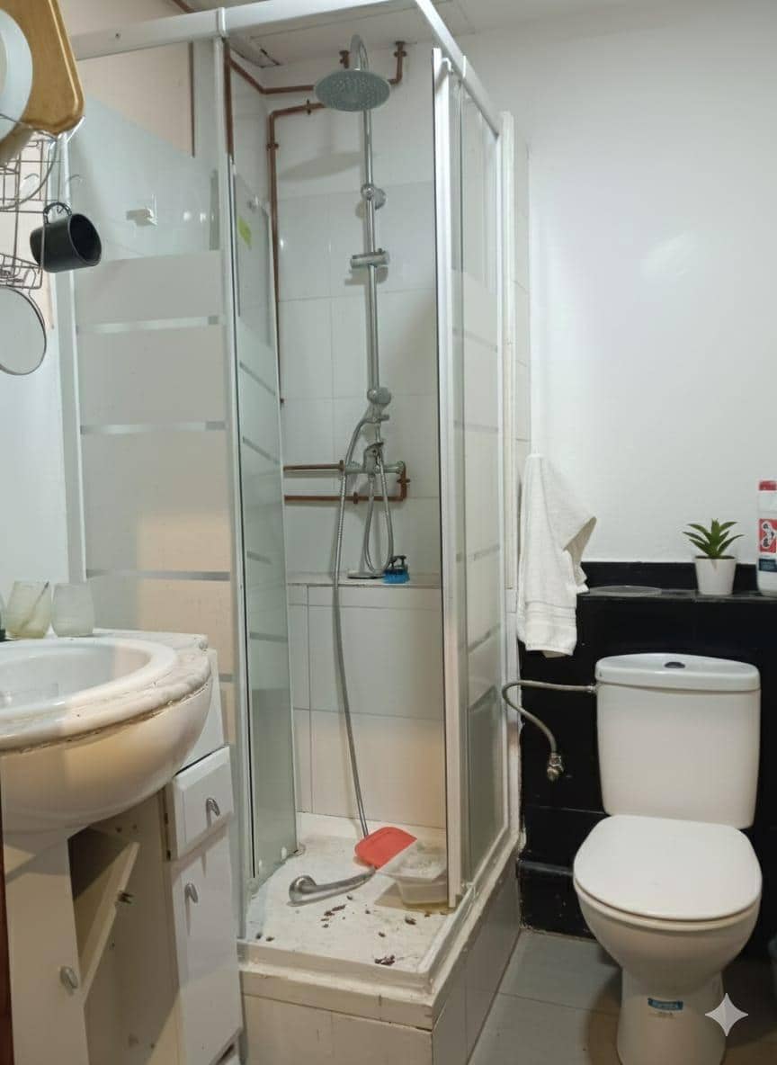 Kommersiell til salgs i Valencia by - € 110 000 (Ref: 9435185)