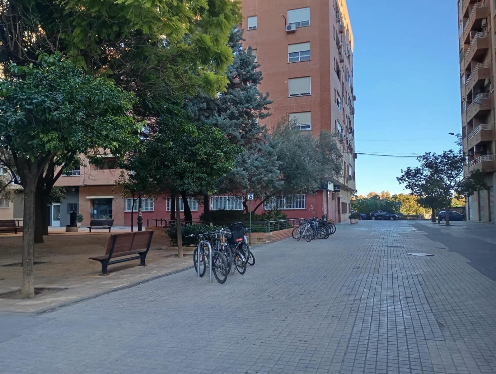 Kommersiell til salgs i Valencia by - € 110 000 (Ref: 9435185)